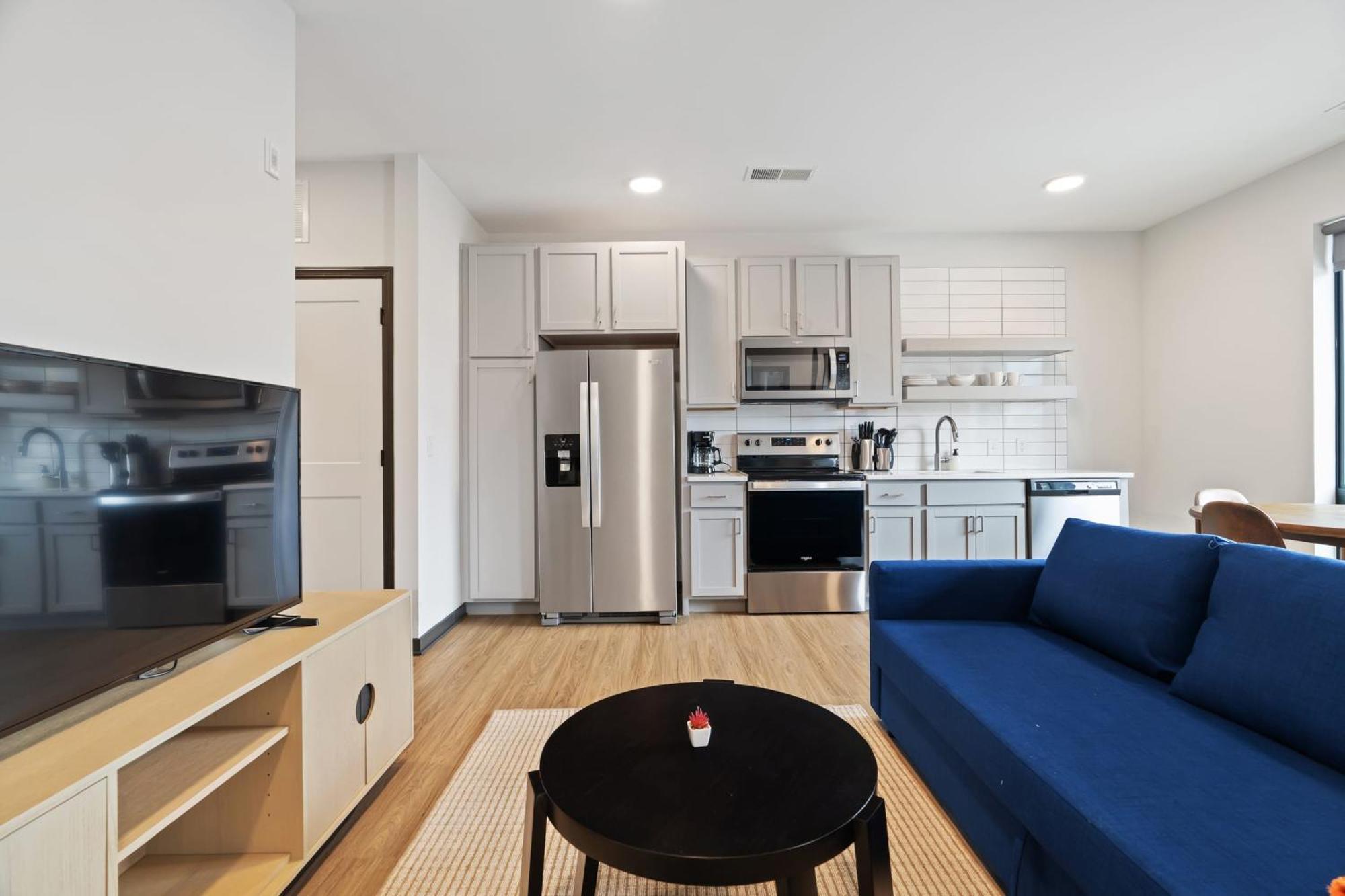 Cozysuites On Mass With Garage Parking #4 Индианаполис Экстерьер фото
